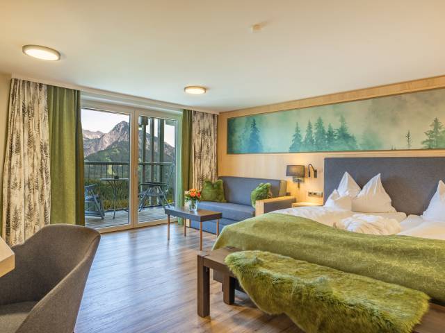 Doppelzimmer mit Balkon und Blick auf die Berge