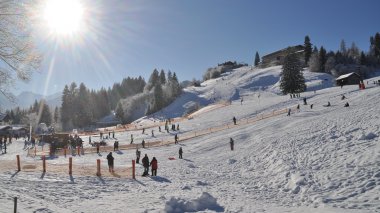 verschneite Skipiste